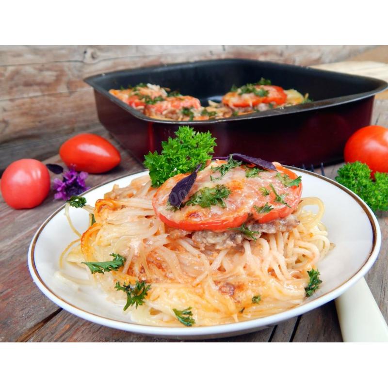 Спагетти с фаршем, помидорами и сыром в духовке