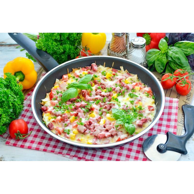 Пицца из лаваша с колбасой и сыром на сковороде