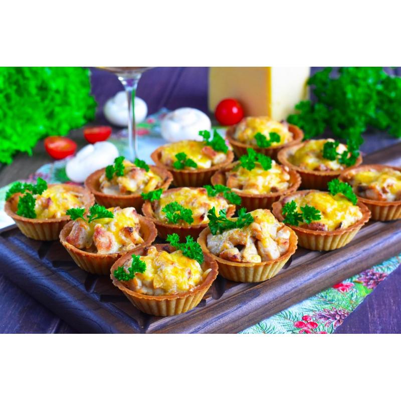 Жульен в тарталетках со сливками грибами и курицей в духовке