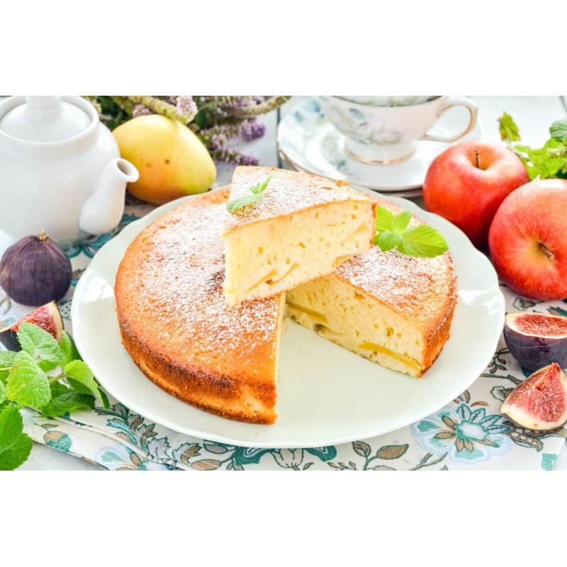 Шарлотка с манкой и яблоками в духовке