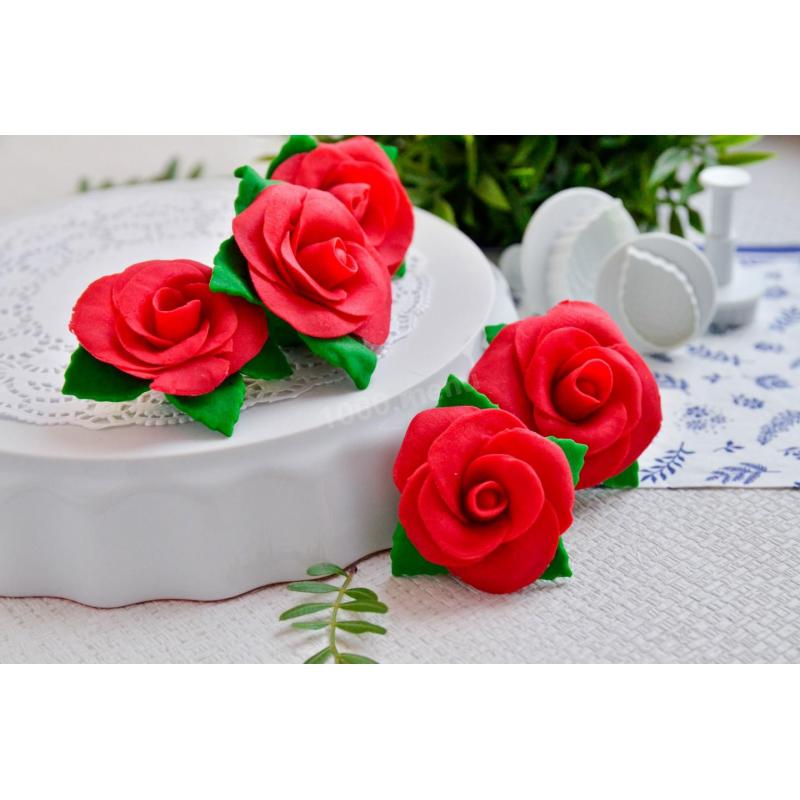 Розы из мастики для торта