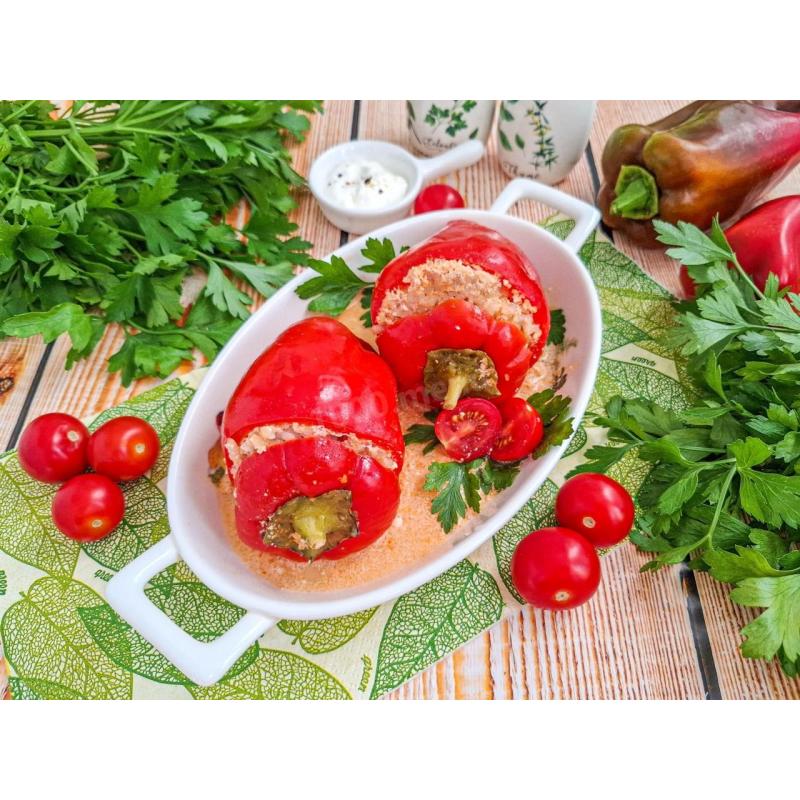 Перец фаршированный с рисом и сметаной