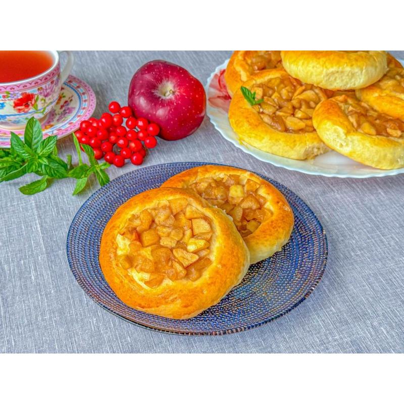 Ватрушки с яблоками из дрожжевого теста