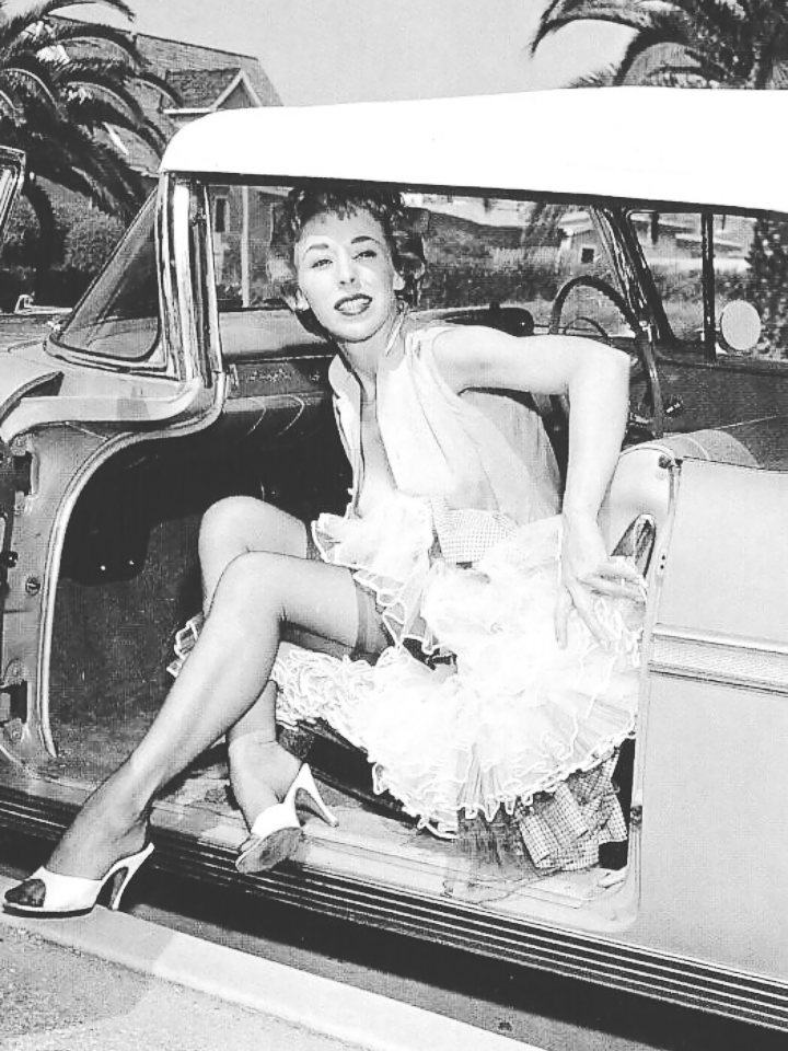 Каждому по вкусу: ретро авто и красивые девушки, фото 41