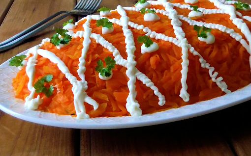 Салат из отварной рыбы с морковью