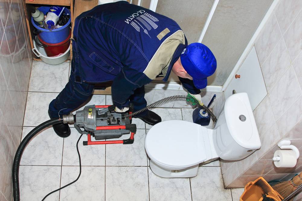 Как прочистить канализацию в подвале дома?