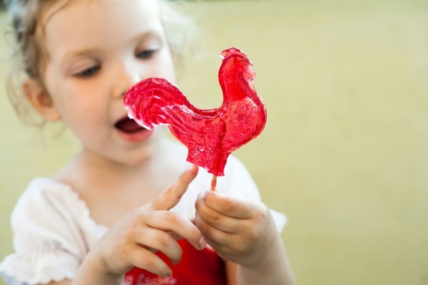 Как сделать леденец на палочке?