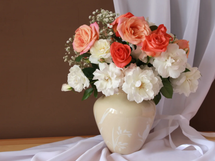 Как сделать так чтобы букет цветов долго не засыхал ?