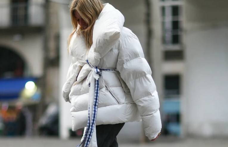 Как правильно подобрать пуховик на зиму? Что теплее: натуральный наполнитель или искусственный? Какой пуховик лучше длинный или короткий?, фото 1 Как правильно подобрать пуховик на зиму? Что теплее: натуральный наполнитель или искусственный? Какой пуховик лучше длинный или короткий?, фото 1