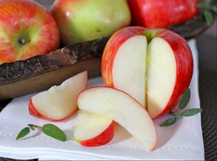 Сколько витаминов в яблоке?