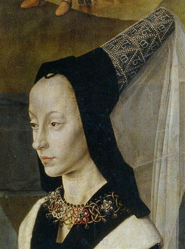 Для чего девушки и женщины носили острые конические шляпы высотой до одного метра?