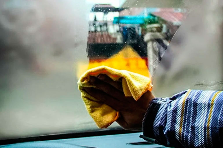 Почему запотевают стекла в машине и как с этим бороться? Почему запотевают стекла в машине и как с этим бороться?