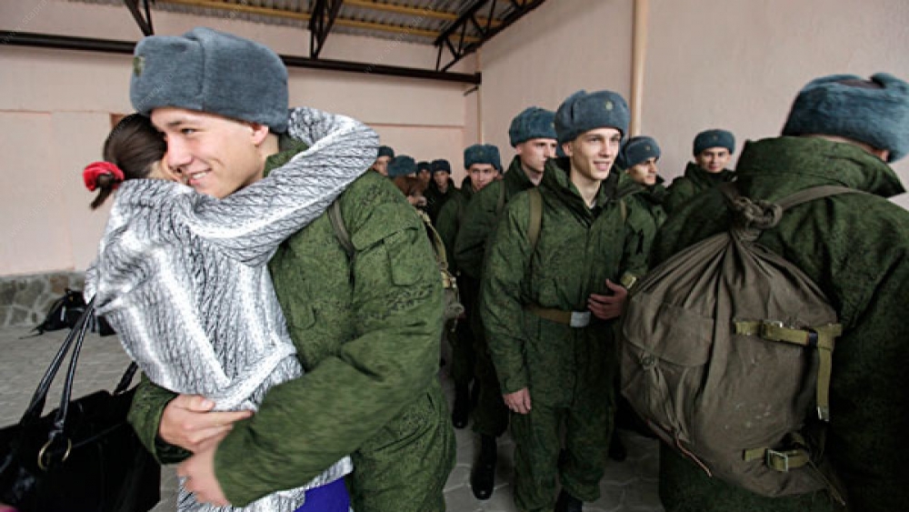 Люди служившие другим. Проводы в армию. Проводы новобранцев в армию. Проводы призывников в армию. Солдатские проводы.