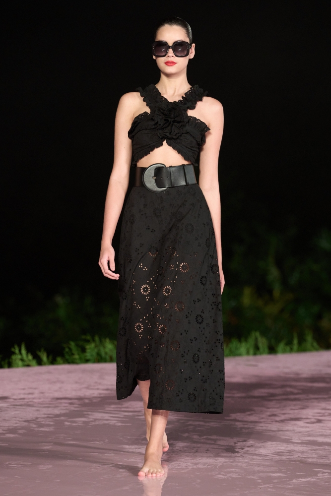 Resort 2025. Carolina herrera resort 2025 models. carolina herrera 5144846. carolina herrera джинсы.