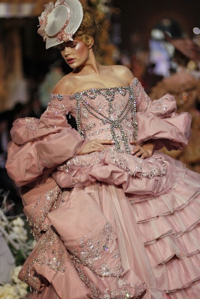 Театр моды Джона Гальяно, фото 11 Театр моды Джона Гальяно, фото 11