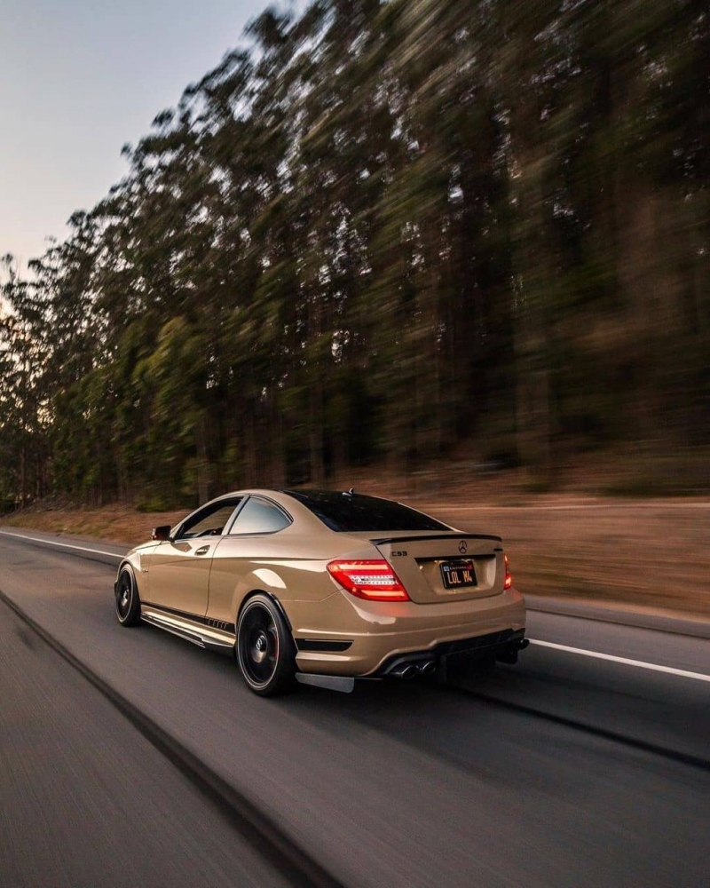 Mercedes Benz c63 в пустыне