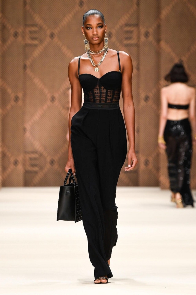 Коллекция Elisabetta Franchi (Spring Summer 2023 collection fashion show), фото 19
