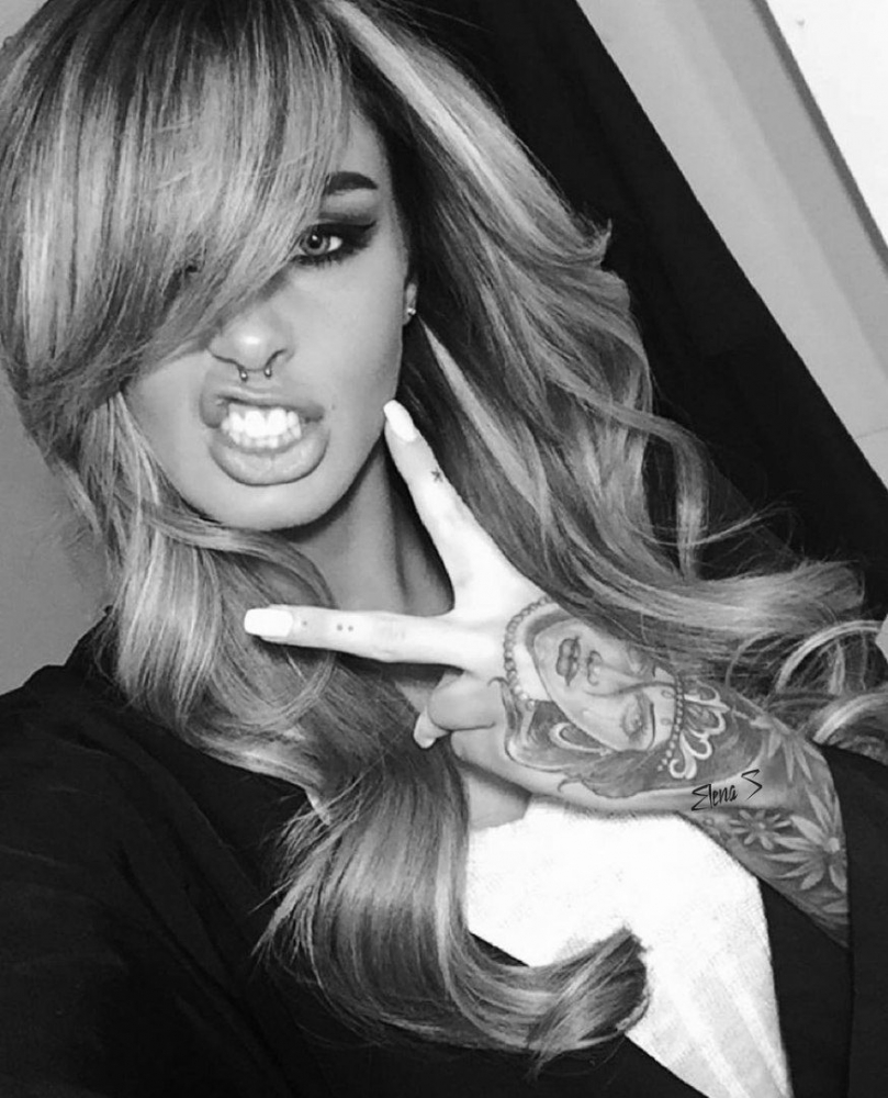 Чёрно-белые фото девушек с тату, фото 1 Чёрно-белые фото девушек с тату, фото 1