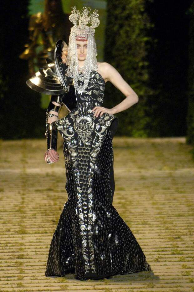 Театр моды Джона Гальяно, фото 6 Театр моды Джона Гальяно, фото 6