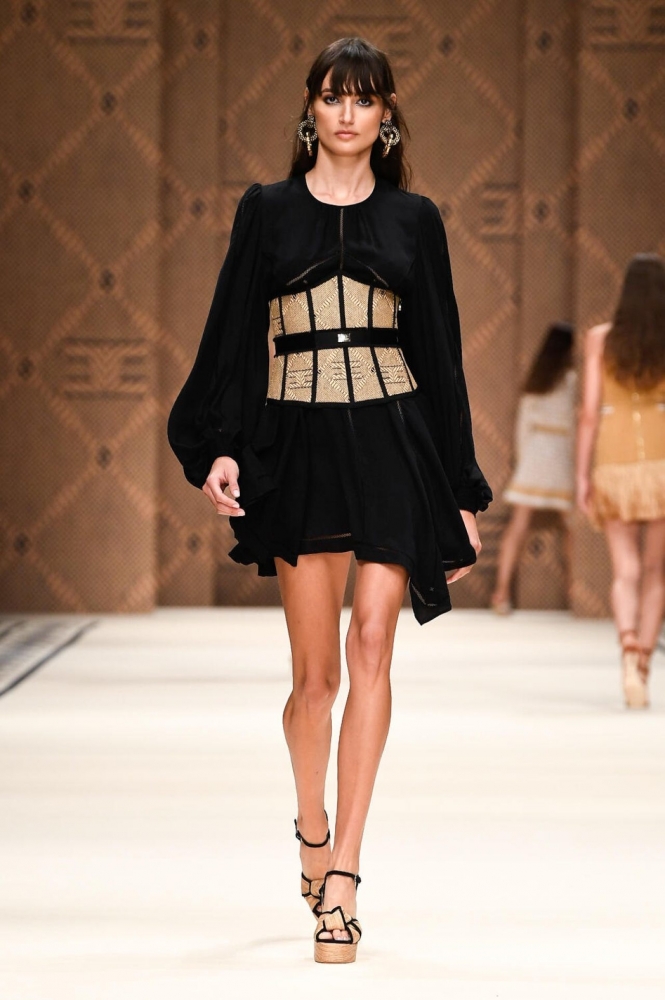 Коллекция Elisabetta Franchi (Spring Summer 2023 collection fashion show), фото 24