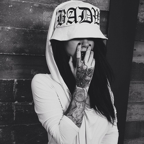 Чёрно-белые фото девушек с тату, фото 4 Чёрно-белые фото девушек с тату, фото 4