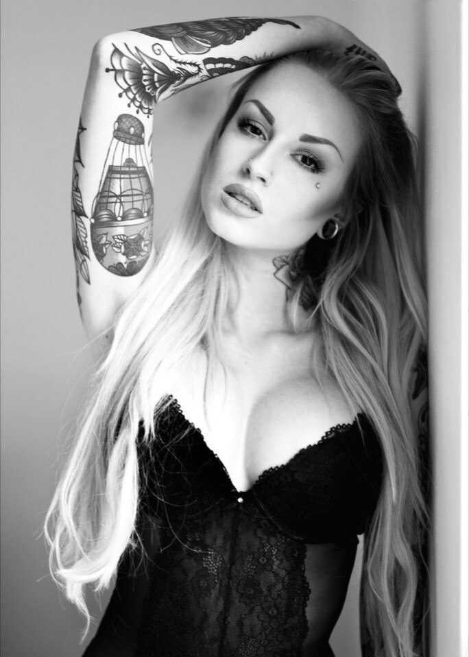 Чёрно-белые фото девушек с тату, фото 12 Чёрно-белые фото девушек с тату, фото 12