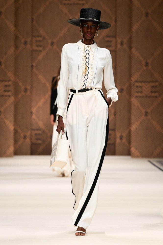 Коллекция Elisabetta Franchi (Spring Summer 2023 collection fashion show), фото 1