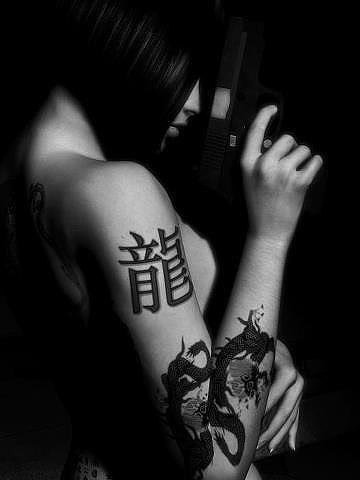 Чёрно-белые фото девушек с тату, фото 21 Чёрно-белые фото девушек с тату, фото 21