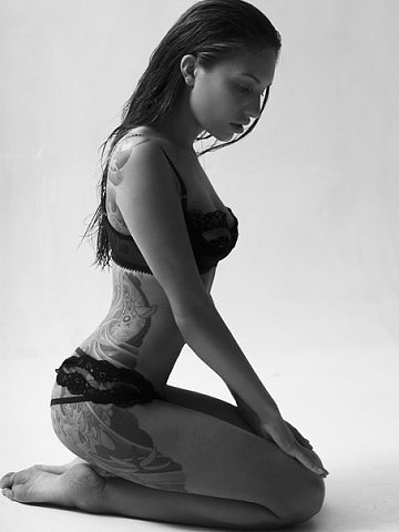 Чёрно-белые фото девушек с тату, фото 34 Чёрно-белые фото девушек с тату, фото 34