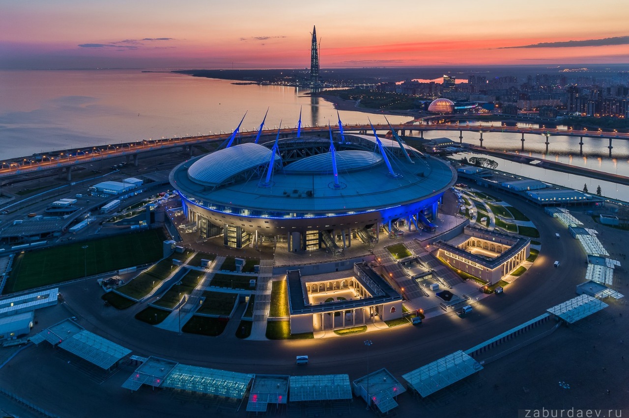 Фото газпром арена вечером