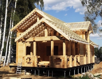 Дом из бруса: высокое качество и надежность строительного материала
