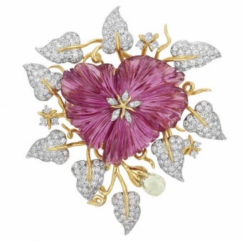 Драгоценные украшения в виде цветов.
