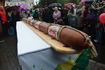 Про пиццу и про колбасу, в конце немного про лапшу. Смешные картинки про еду.