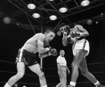 Я ерундой не маюсь, я боксом занимаюсь.