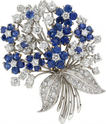 Драгоценные украшения в виде цветов.