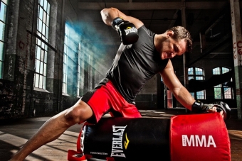 Я ерундой не маюсь, я боксом занимаюсь.