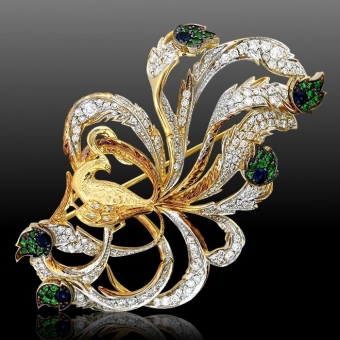 Драгоценные украшения в виде цветов.