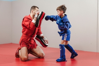 Я ерундой не маюсь, я боксом занимаюсь.