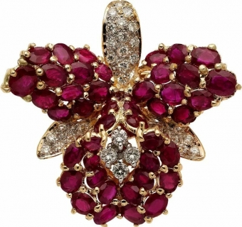 Драгоценные украшения в виде цветов.