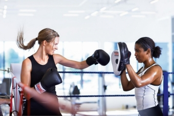 Я ерундой не маюсь, я боксом занимаюсь.