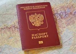В России возобновили выдачу загранпаспортов сроком действия на 10 лет.