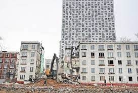 Кассация заставила горсуд Петербурга рассмотреть иск против закона о реновации.