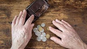 Из-за каких периодов пенсия может уменьшится, даже, если включить их в стаж?