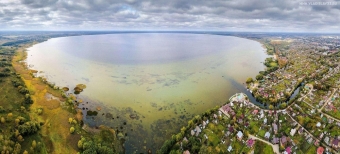 Плещеево озеро: Удивительное природное сокровище Ярославской области 🌊🏞️