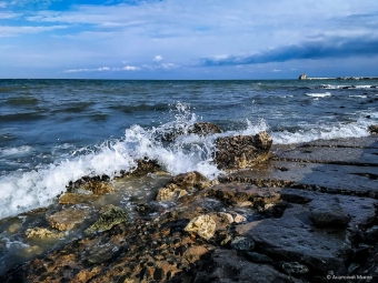 🌊 Залив Феодосия: крымская жемчужина у лазурных вод 🏖️