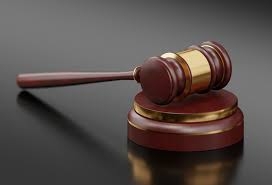 Госдума приняла законопроект, которым закрепляется судебный порядок обжалования записи об отце ребенка наследниками. 