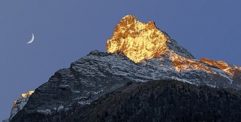 Гора Белалакая: Жемчужина Республики Алтай 🏔️🌲