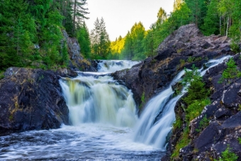 Водопад Кивач: Природное чудо Карелии 🌊
