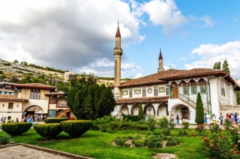 Ханский дворец: Драгоценность крымско-татарской архитектуры 🕌