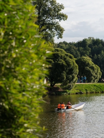 🌳Природа, прогулки на лодке и скульптуры: очень красивые детали музея-заповедника «Царицыно».